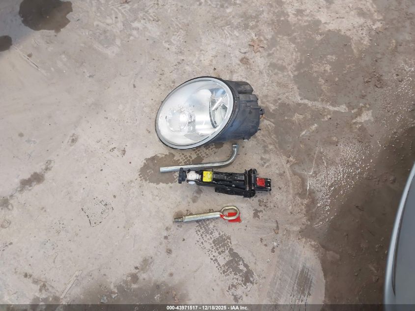 2010 Volkswagen New Beetle 2.5L VIN: 3VWRW3AG2AM006820 Lot: 43971517