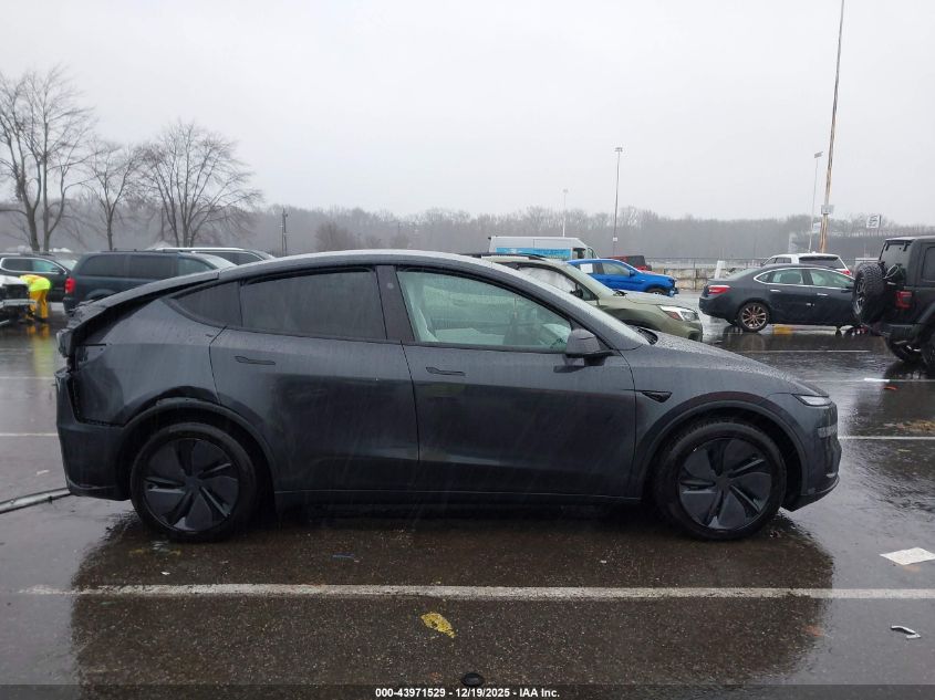2026 Tesla Model Y Premium Rear-Wheel Drive VIN: 7SAYGDED5TF423778 Lot: 43971529