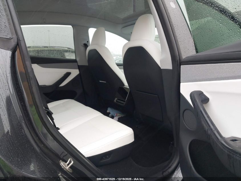2026 Tesla Model Y Premium Rear-Wheel Drive VIN: 7SAYGDED5TF423778 Lot: 43971529