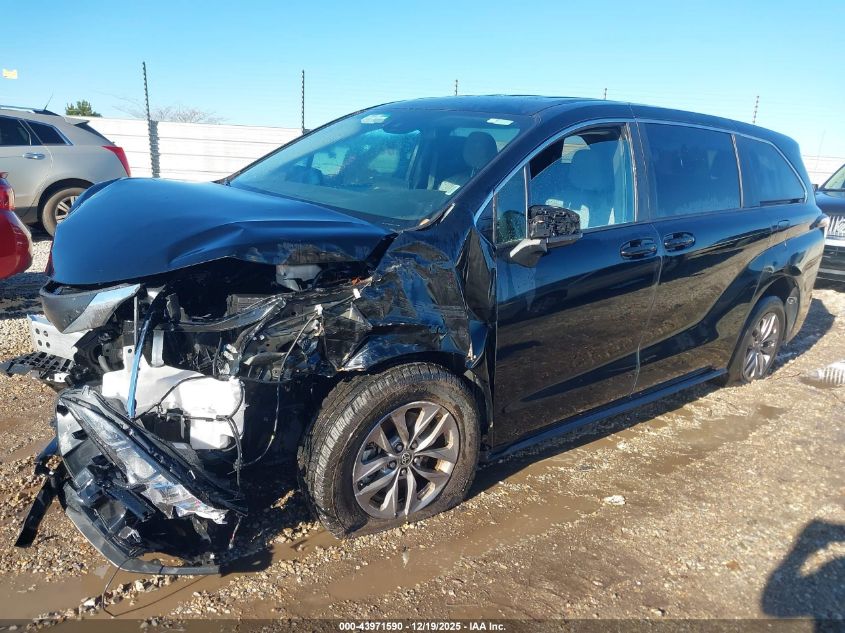 2025 Toyota Sienna Le