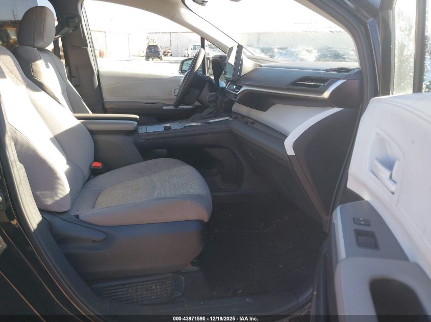 2025 Toyota Sienna Le