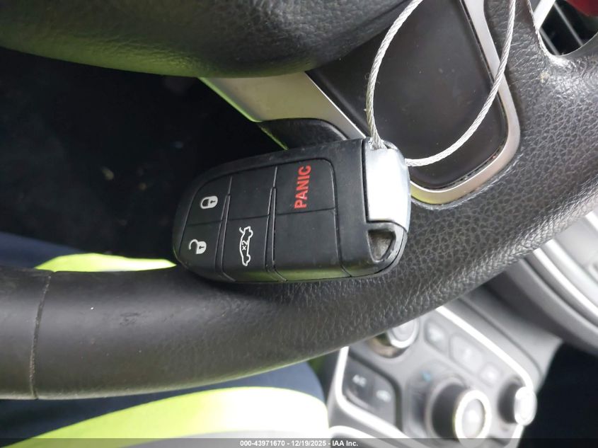 2015 Chrysler 200 Limited VIN: 1C3CCCABXFN649102 Lot: 43971670