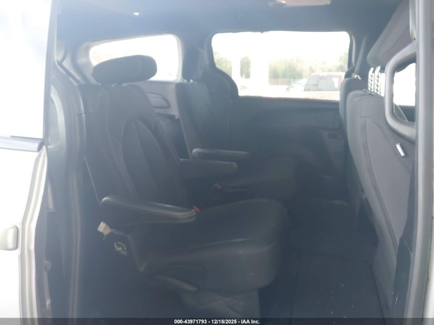 2018 Chrysler Pacifica Touring Plus VIN: 2C4RC1FGXJR334245 Lot: 43971793