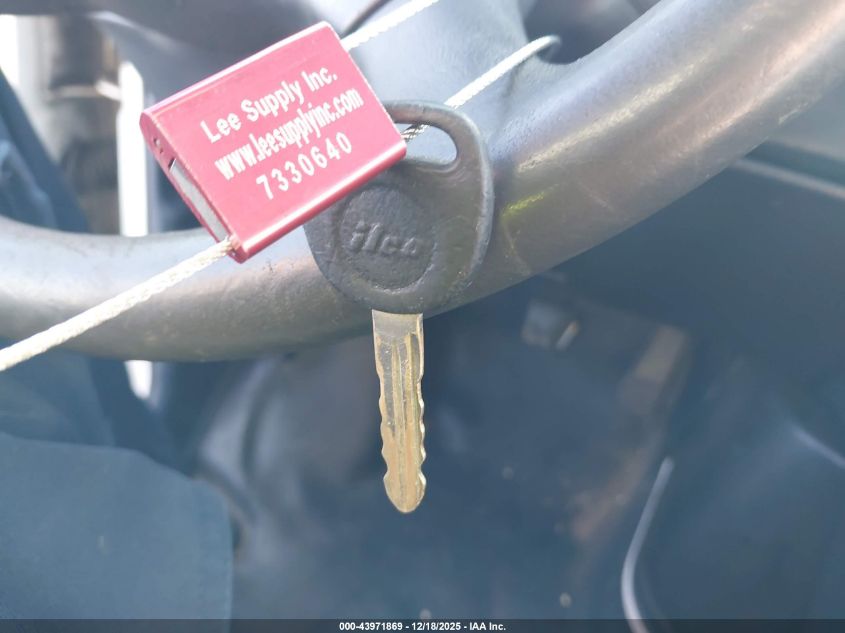 2002 Chevrolet Astro VIN: 1GCDM19X52B142136 Lot: 43971869