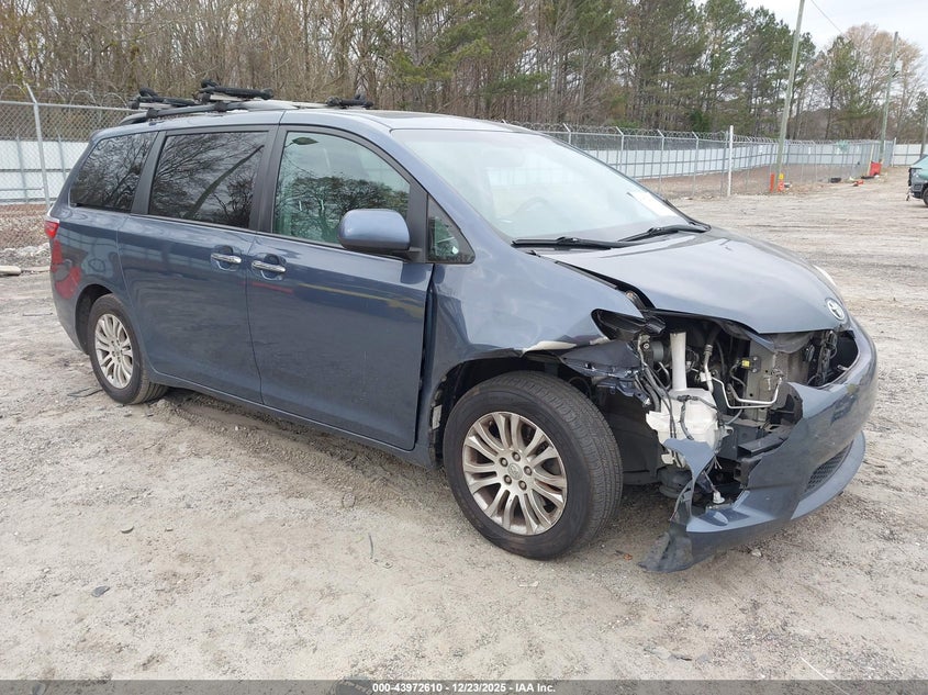 5TDYZ3DC5HS793738 2017 Toyota Sienna Xle Premium 8 Passenger auction photo 1