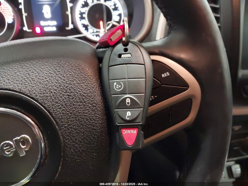 2017 Jeep Cherokee Latitude 4X4 VIN: 1C4PJMCS0HD220100 Lot: 43972815