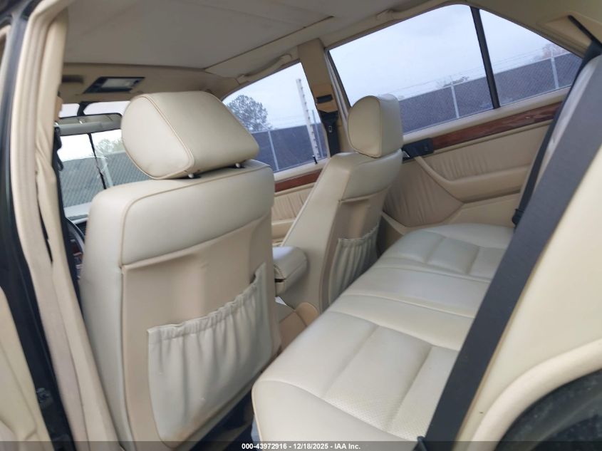 1992 Mercedes-Benz 300 E VIN: WDBEA30E9NB588846 Lot: 43972916