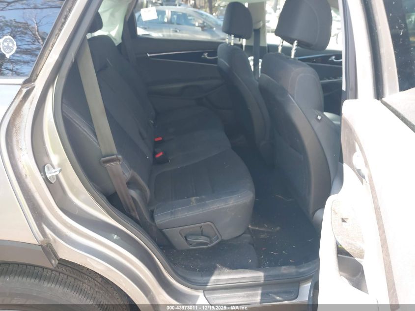 2017 Kia Sorento 2.4L Lx VIN: 5XYPGDA38HG262431 Lot: 43973011