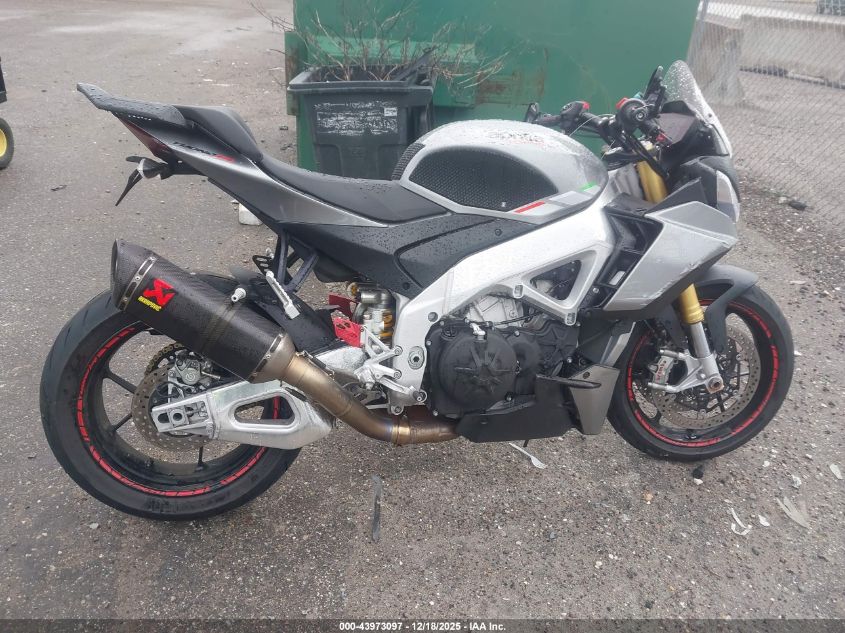 2022 Aprilia Tuono V4 1100 VIN: ZD4KZUA03NS000448 Lot: 43973097
