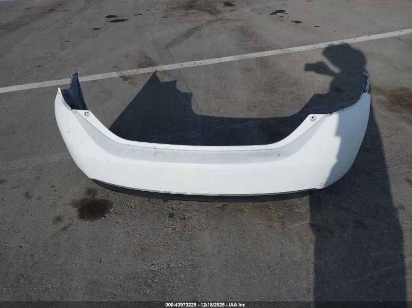 2018 Toyota Corolla Le VIN: 5YFBURHE0JP830437 Lot: 43973229