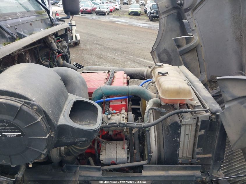 2000 Volvo Vn VIN: 4V4ND3TJ8YN239167 Lot: 43973549