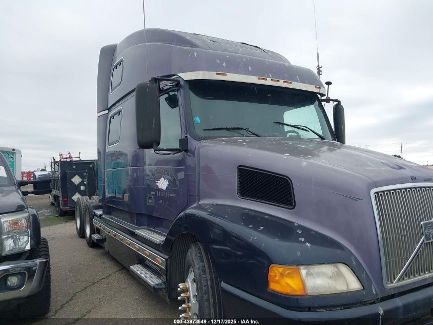 2000 Volvo Vn VIN: 4V4ND3TJ8YN239167 Lot: 43973549