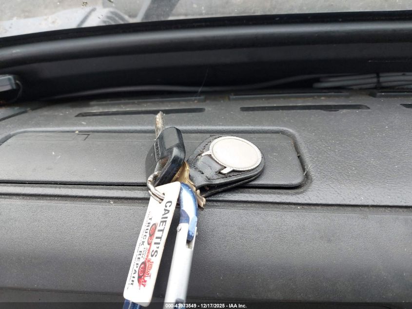 2000 Volvo Vn VIN: 4V4ND3TJ8YN239167 Lot: 43973549