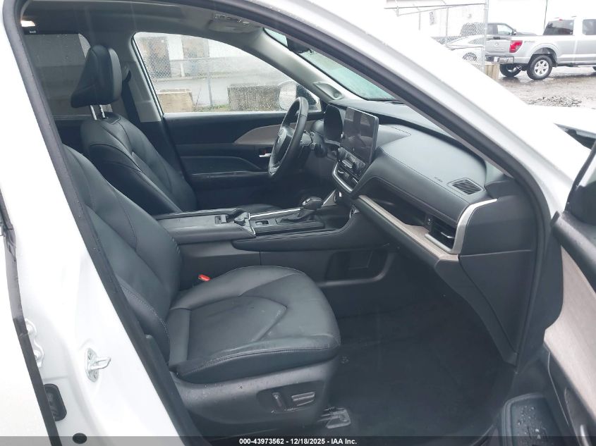 2024 Toyota Grand Highlander Platinum VIN: 5TDAAAB55RS041895 Lot: 43973562