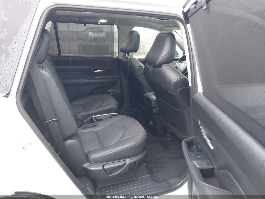 2024 Toyota Grand Highlander Platinum VIN: 5TDAAAB55RS041895 Lot: 43973562