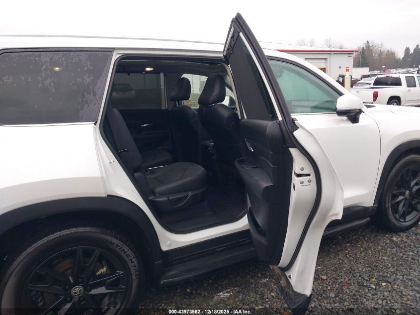 2024 Toyota Grand Highlander Platinum VIN: 5TDAAAB55RS041895 Lot: 43973562