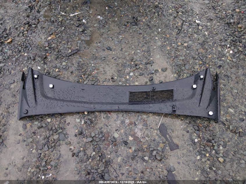 2025 Tesla Model 3 Long Range Rear-Wheel Drive/Standard Rear-Wheel Drive VIN: 5YJ3E1EA8SF950715 Lot: 43973574