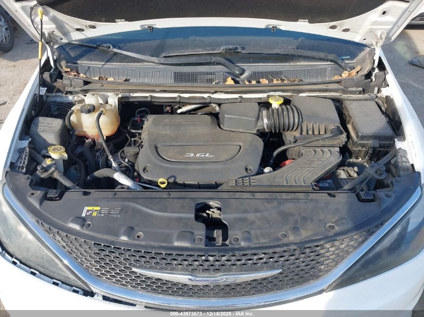 2017 Chrysler Pacifica Touring VIN: 2C4RC1DG1HR588424 Lot: 43973573