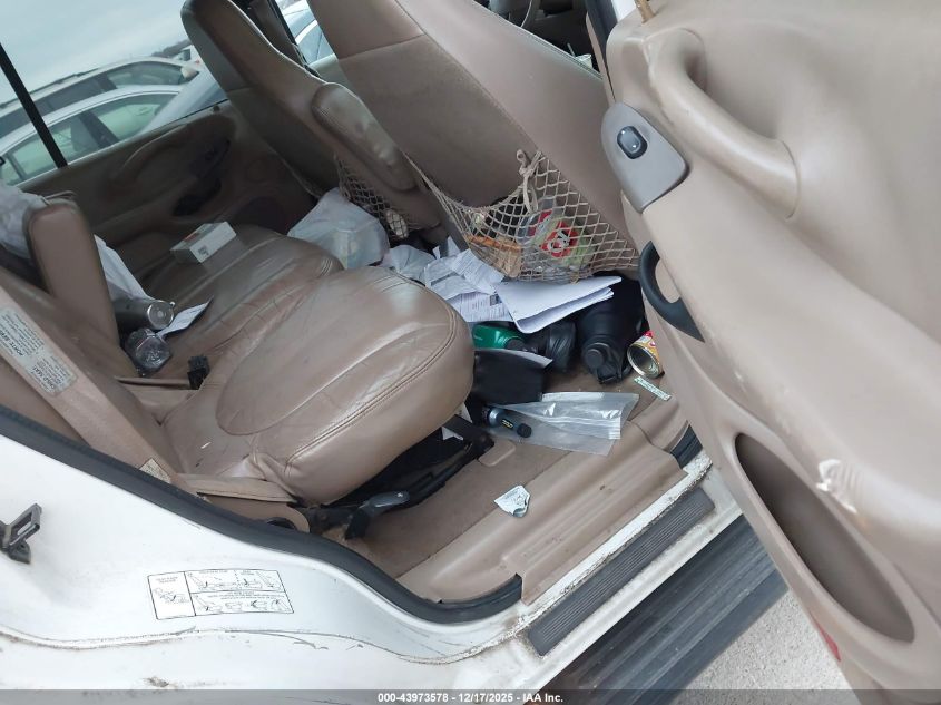 1998 Ford Expedition Eddie Bauer/Xlt VIN: 1FMRU17L7WLB05915 Lot: 43973578