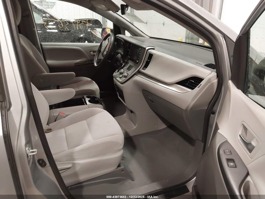 2020 Toyota Sienna Le 8-Passenger