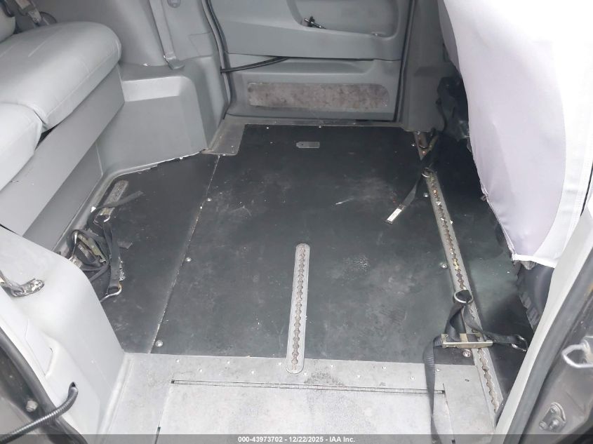 2013 Toyota Sienna Se 8 Passenger VIN: 5TDXK3DC1DS333051 Lot: 43973702