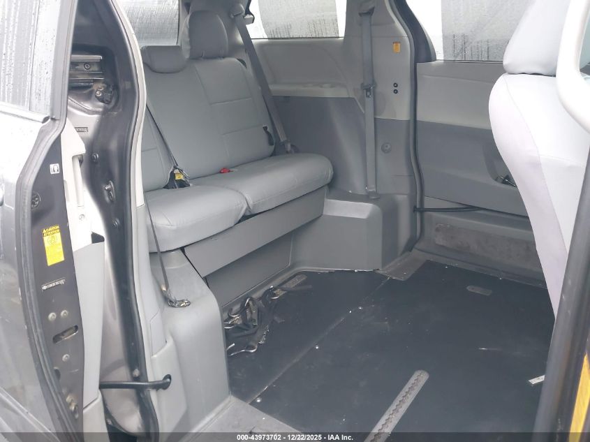 2013 Toyota Sienna Se 8 Passenger VIN: 5TDXK3DC1DS333051 Lot: 43973702