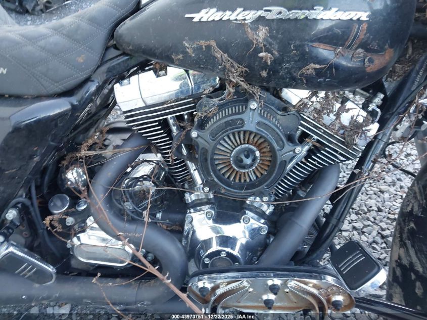 2015 Harley-Davidson Fltrx Road Glide VIN: 1HD1KHM1XFB623055 Lot: 43973751