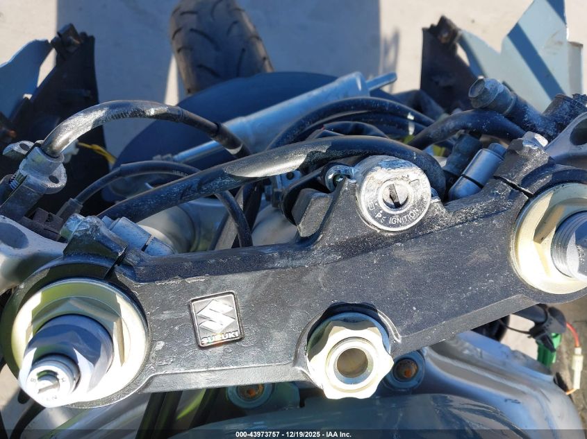 2000 Suzuki Gsx-R750 VIN: JS1GR7HA6Y2104271 Lot: 43973757