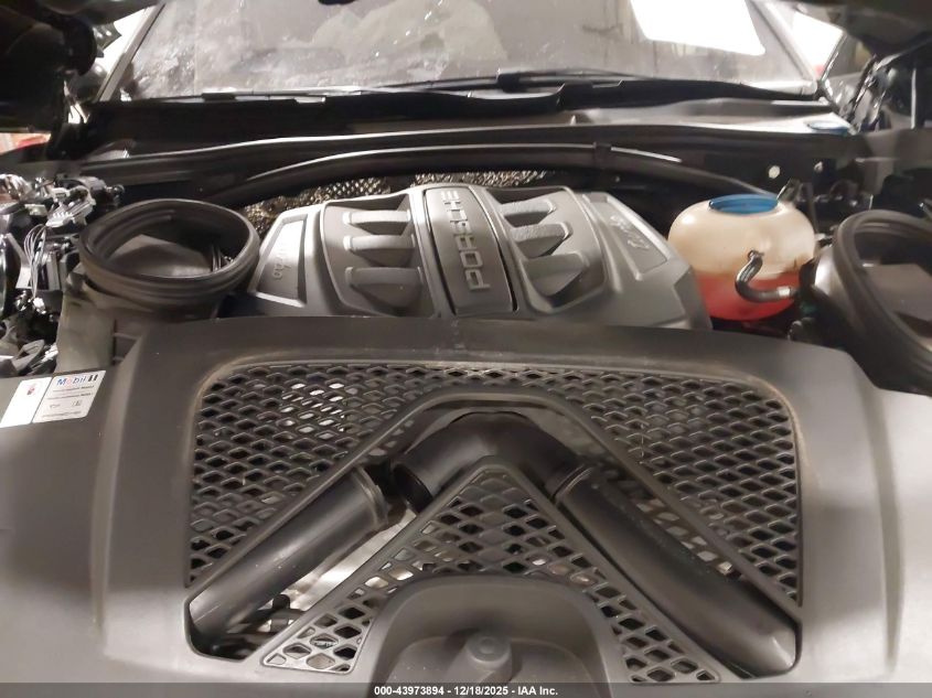 2018 Porsche Macan Turbo W/Performance Package VIN: WP1AF2A58JLB70887 Lot: 43973894