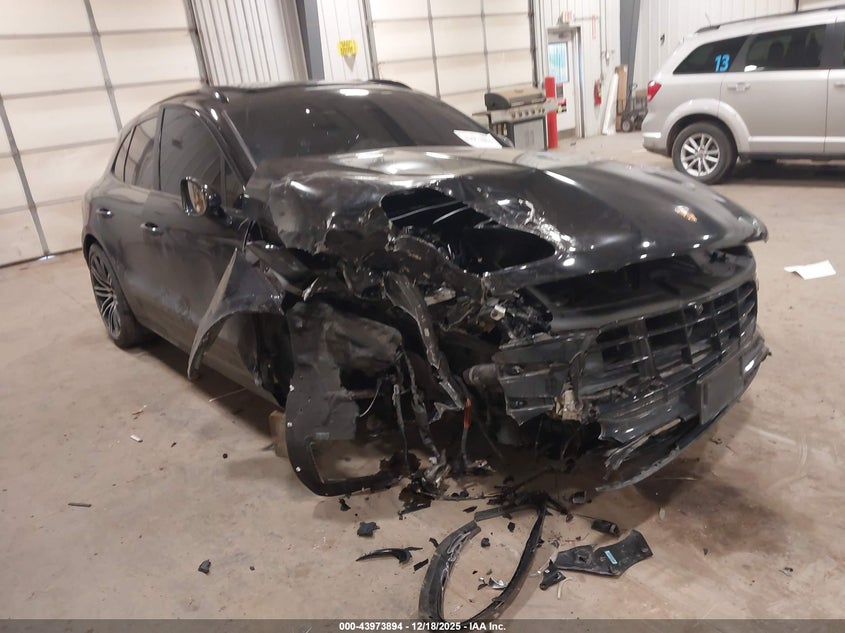 2018 Porsche Macan Turbo W/Performance Package