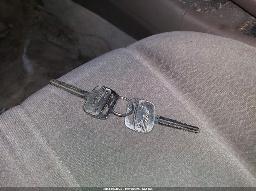 1999 Toyota Camry Le V6 VIN: 4T1BF28K1XU933283 Lot: 43974025