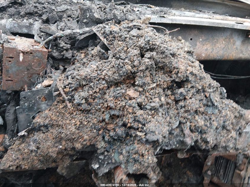 2001 Cadillac Eldorado Esc VIN: 1G6EL12Y81B104198 Lot: 43974190