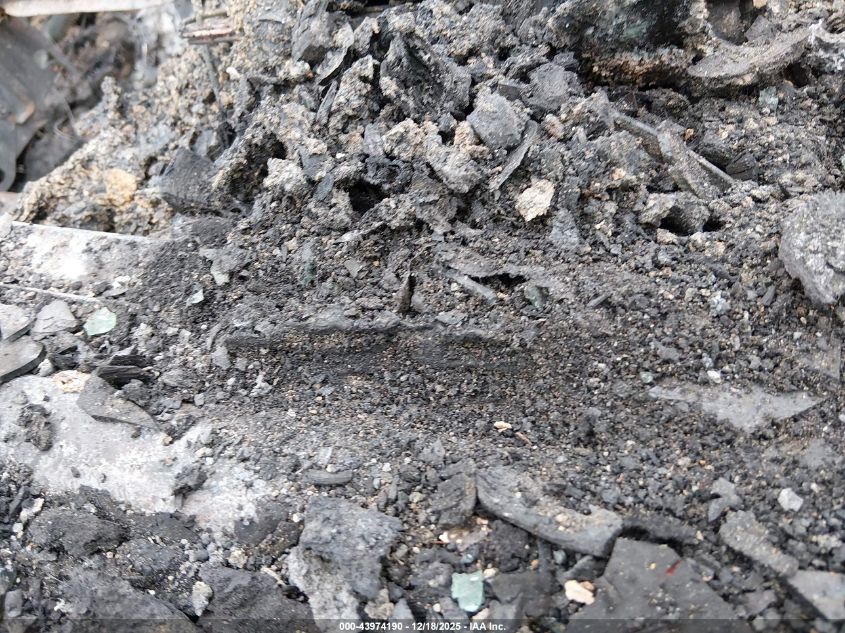 2001 Cadillac Eldorado Esc VIN: 1G6EL12Y81B104198 Lot: 43974190