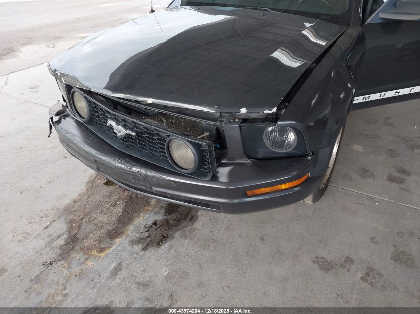 2007 Ford Mustang V6 Deluxe/V6 Premium VIN: 1ZVHT80NX75320585 Lot: 43974204