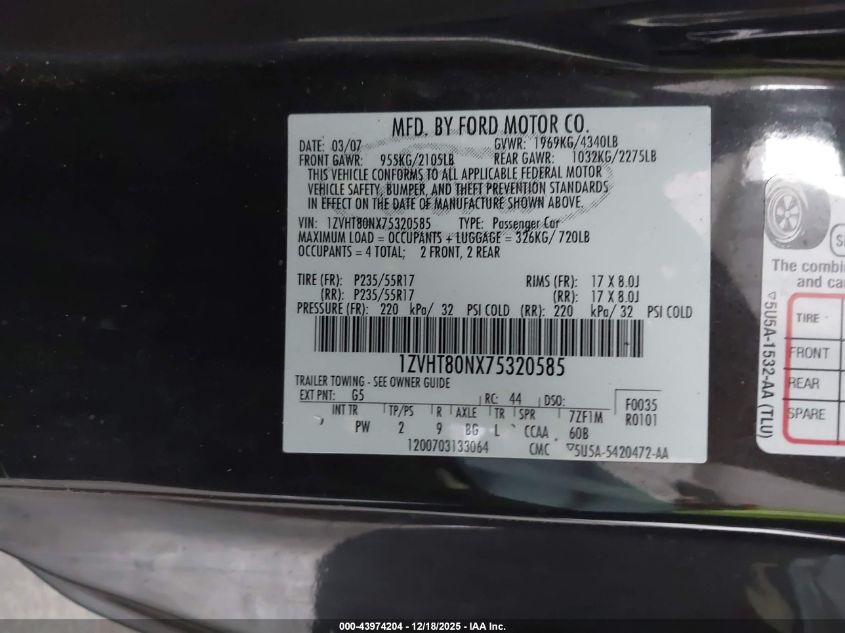 2007 Ford Mustang V6 Deluxe/V6 Premium VIN: 1ZVHT80NX75320585 Lot: 43974204
