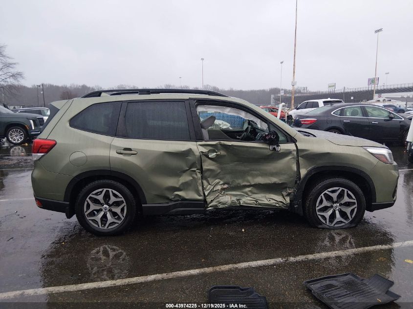 2020 Subaru Forester Premium VIN: JF2SKAJC6LH526996 Lot: 43974225