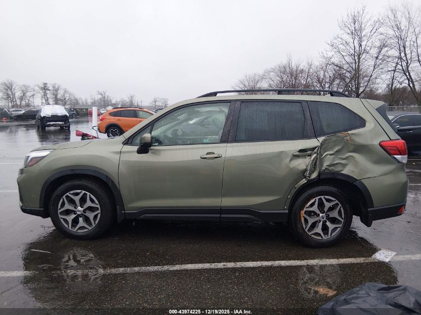 2020 Subaru Forester Premium VIN: JF2SKAJC6LH526996 Lot: 43974225