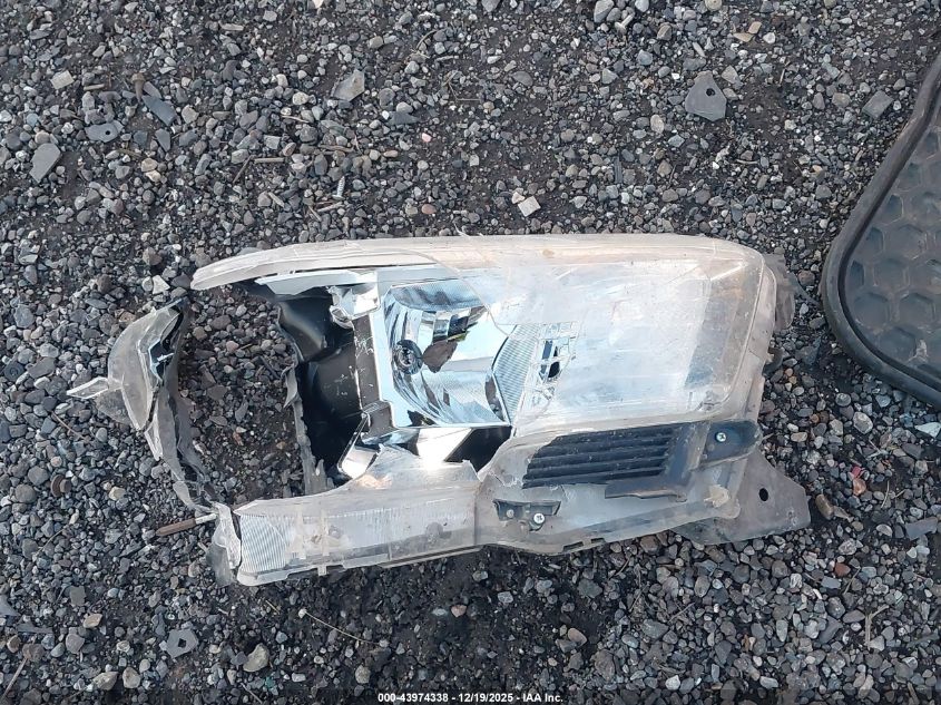 2017 Toyota Tacoma Sr5/Trd Off Road/Trd Sport VIN: 5TFCZ5AN3HX070265 Lot: 43974338