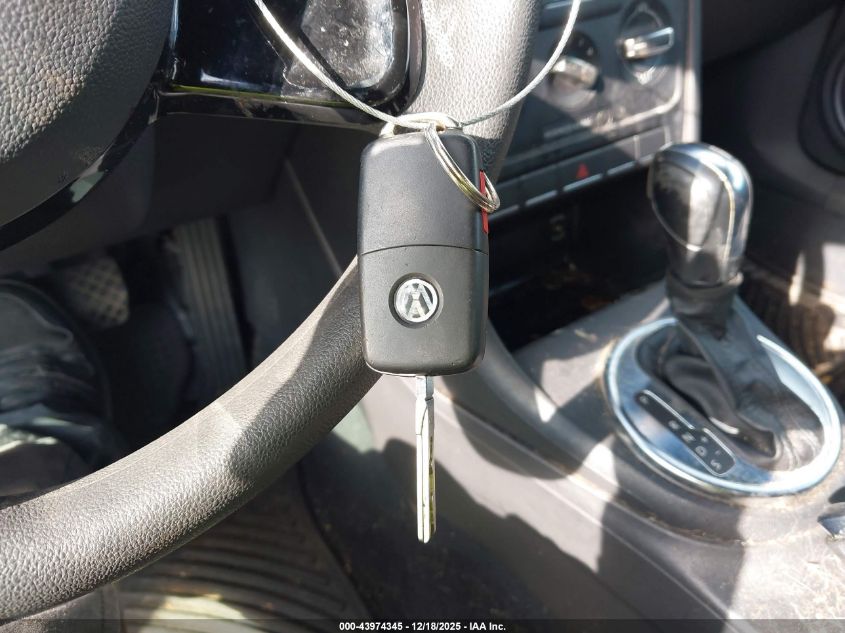 2014 Volkswagen Beetle 2.5L Entry VIN: 3VWFP7ATXEM611114 Lot: 43974345