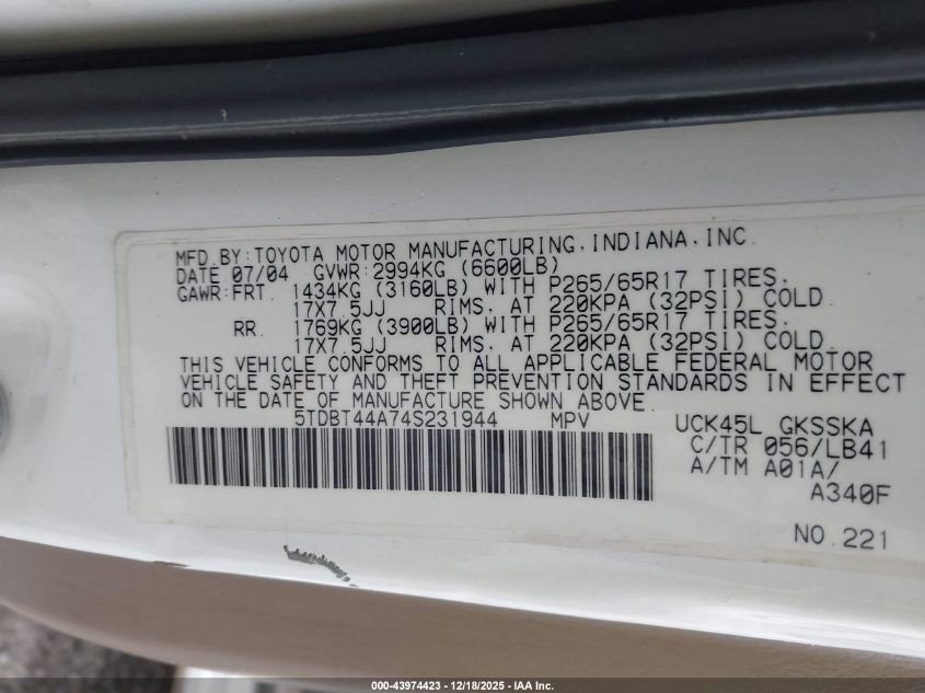 2004 Toyota Sequoia Sr5 V8 VIN: 5TDBT44A74S231944 Lot: 43974423
