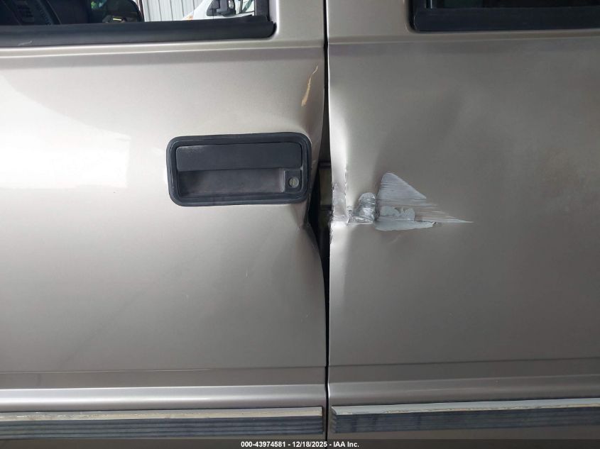 1999 Chevrolet Suburban 1500 Lt VIN: 3GNEC16R6XG185385 Lot: 43974581