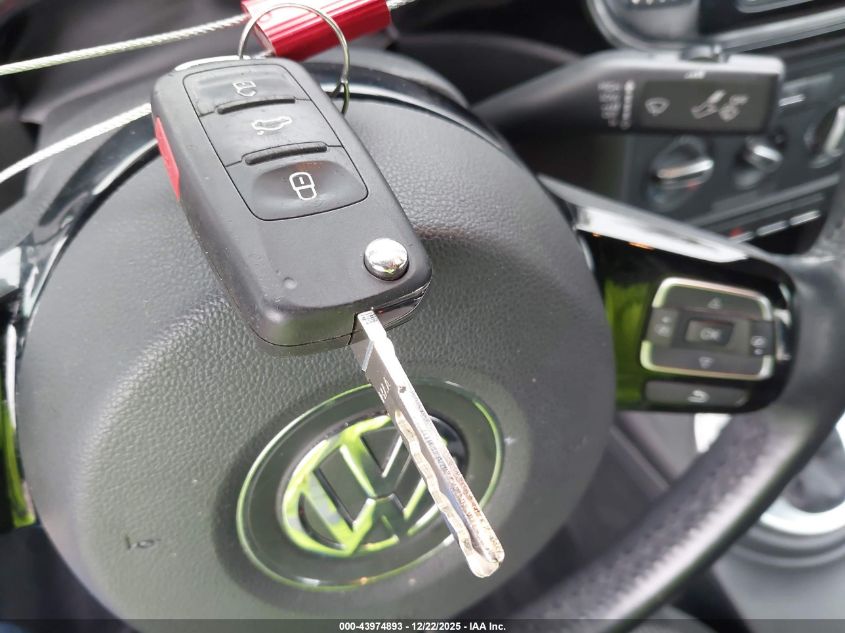 2019 Volkswagen Beetle 2.0T Final Edition Se/2.0T Final Edition Sel/2.0T S VIN: 3VWFD7AT8KM720837 Lot: 43974893