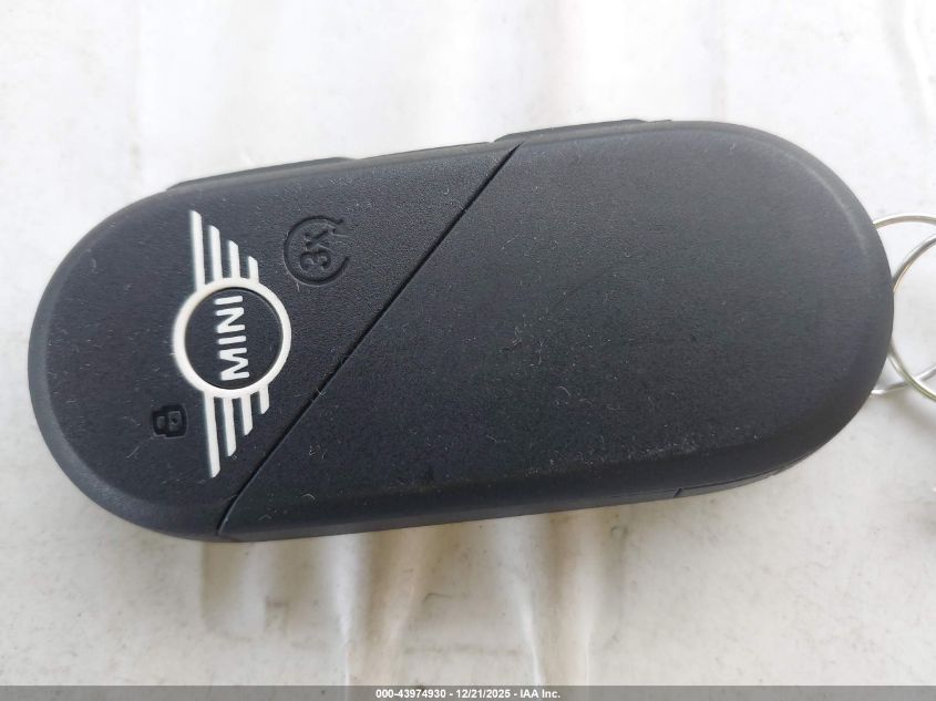 2025 Mini Hardtop Cooper VIN: WMW13GD07S2W70762 Lot: 43974930