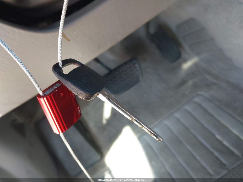 2002 Toyota Camry Le VIN: JTDBE32K620107678 Lot: 43974932