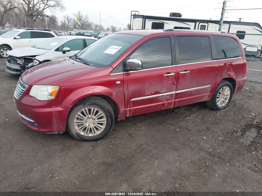 2014 CHRYSLER TOWN & COUNTRY auction photo 2