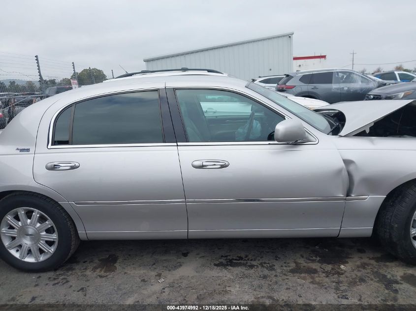 2010 Lincoln Town Car Signature Limited VIN: 2LNBL8CV2AX628016 Lot: 43974992