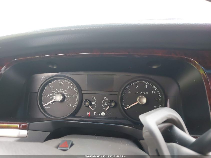 2010 Lincoln Town Car Signature Limited VIN: 2LNBL8CV2AX628016 Lot: 43974992