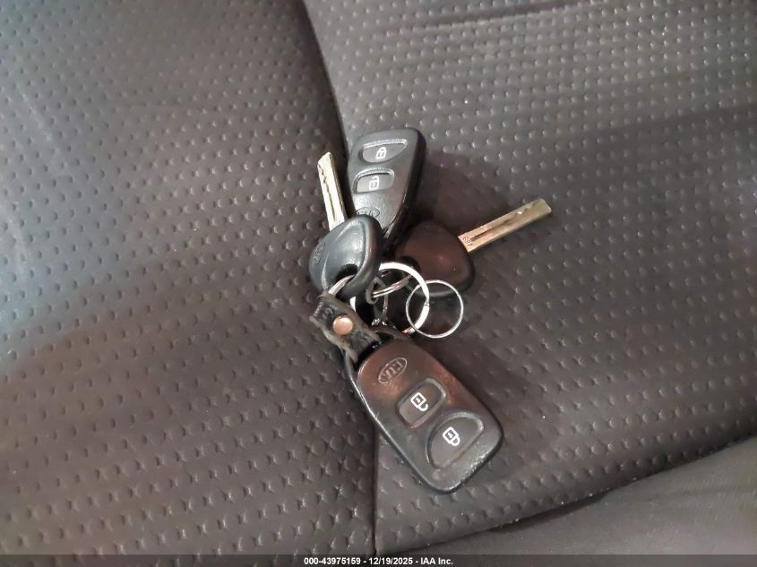 2011 Kia Sorento Lx VIN: 5XYKTCA19BG097429 Lot: 43975159