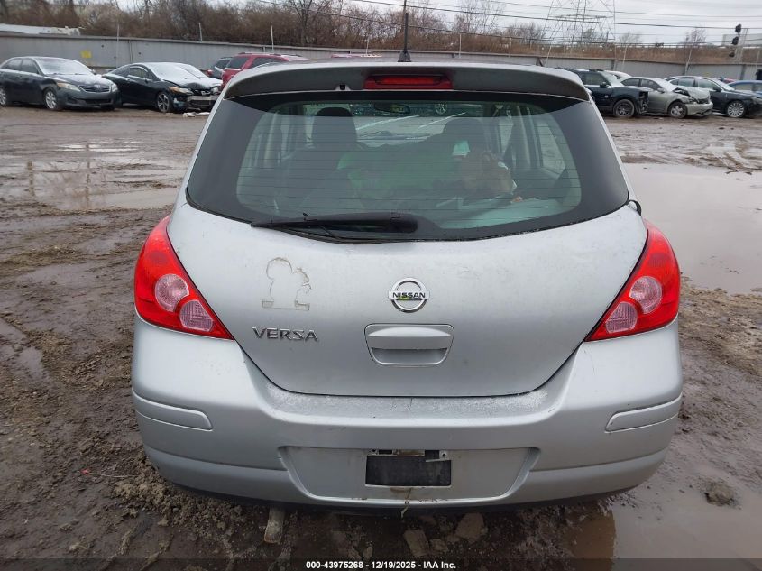 2009 Nissan Versa 1.8S VIN: 3N1BC13E69L476222 Lot: 43975268
