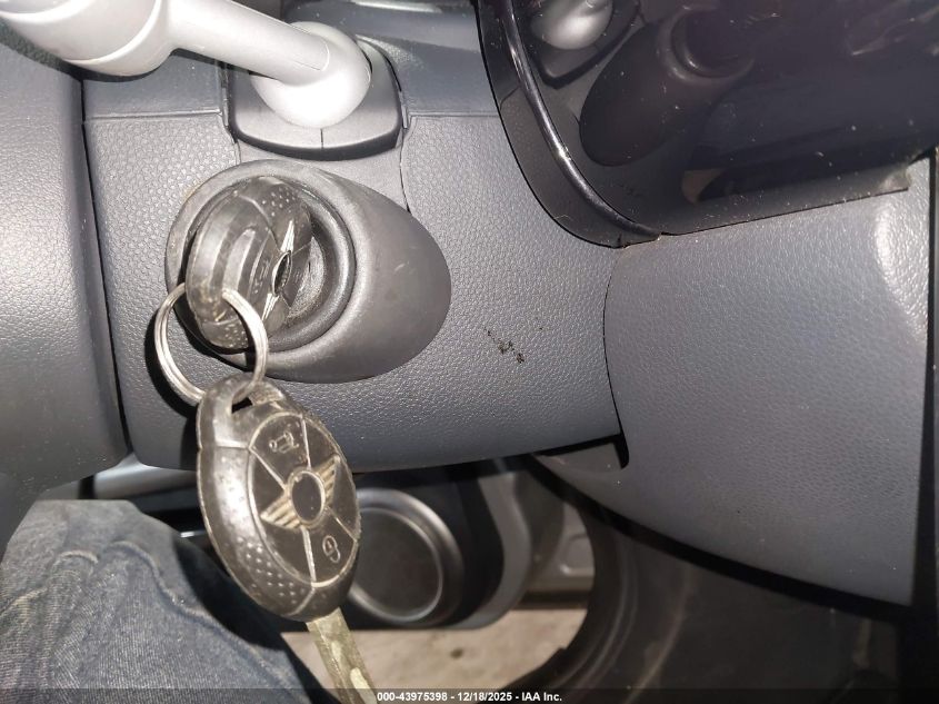 2006 Mini Cooper VIN: WMWRC33596TK19017 Lot: 43975398